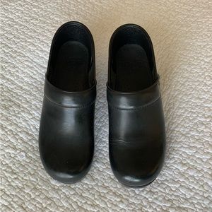 Dansko Professional Black Clog size 38 (7.5-8)
